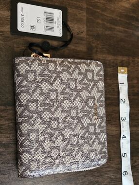 NWT DKNY Zip Around Wallet